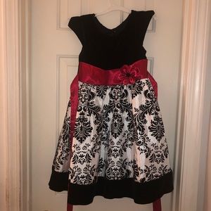 Black and White Christmas Dress with Red Ribbon (24)